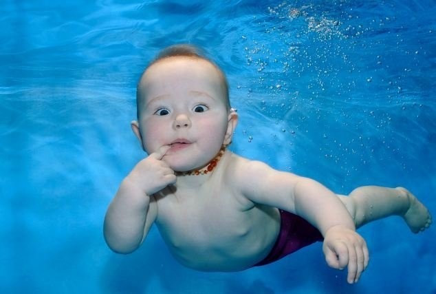 久久宝贝：婴儿游泳对成长的好处